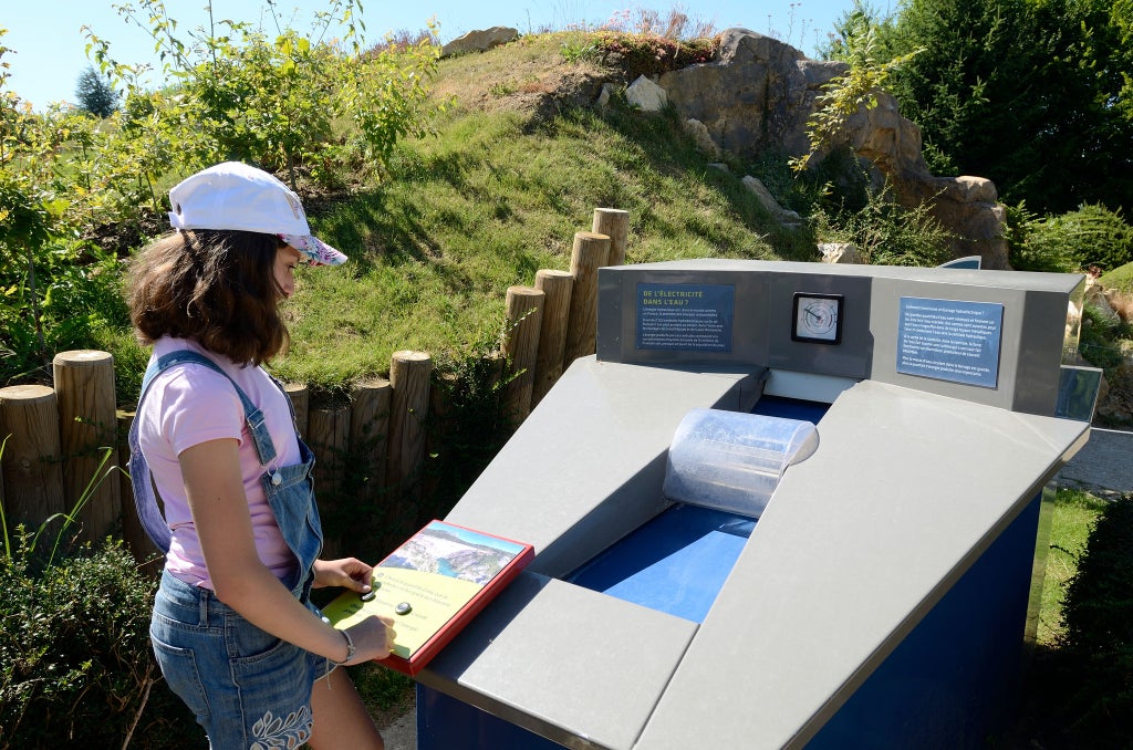 De l'électricité dans l'eau France Miniature — free download