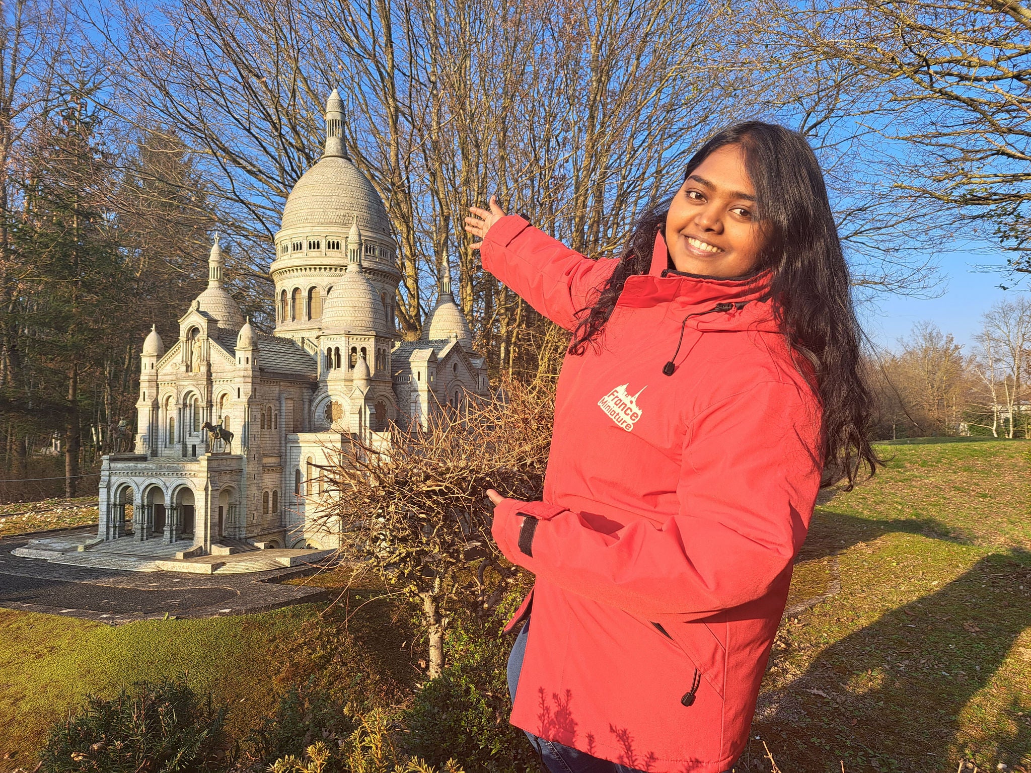 France Miniature employee in front of sacre coeur miniature
