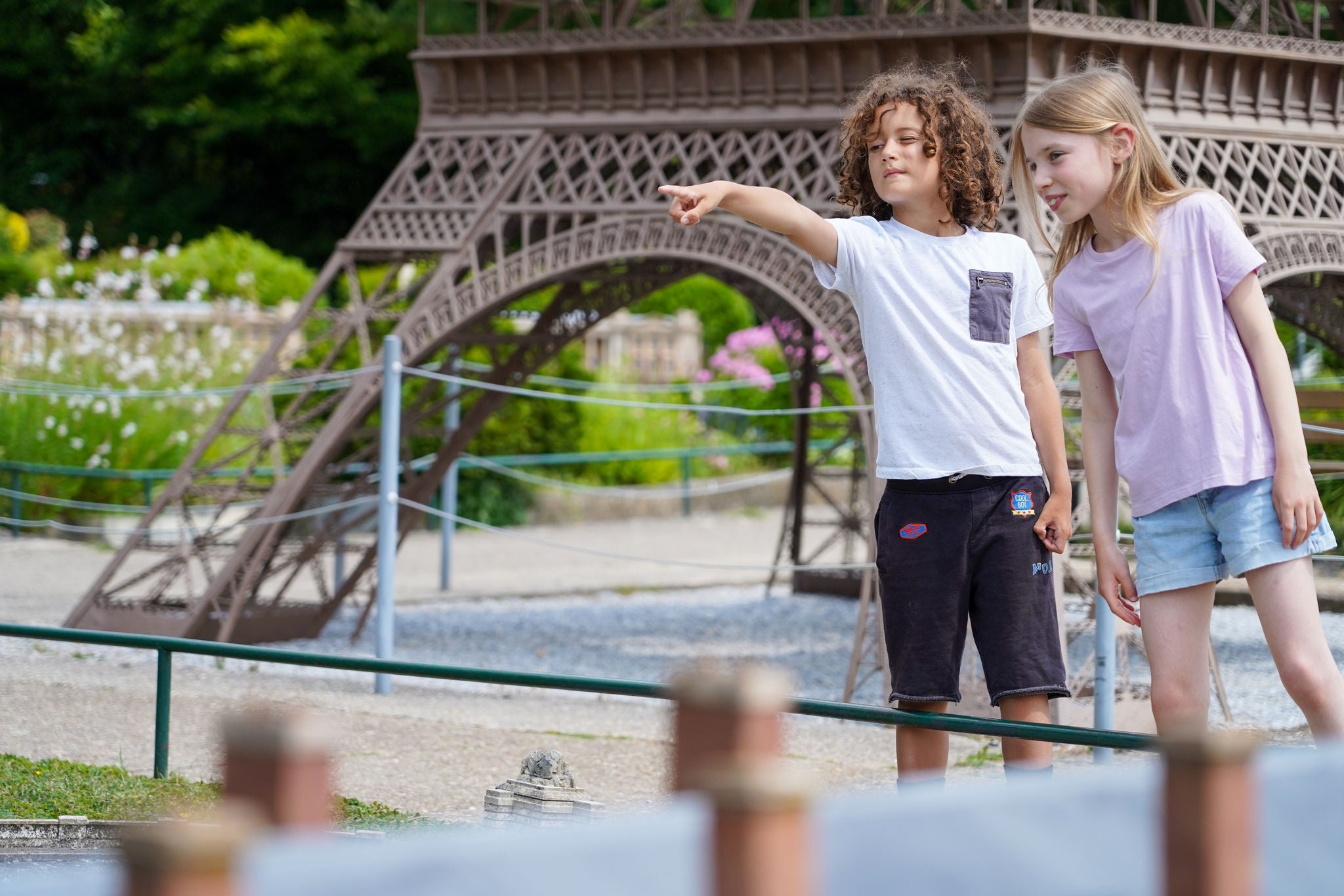 France Miniature pied de tour eiffel enfants